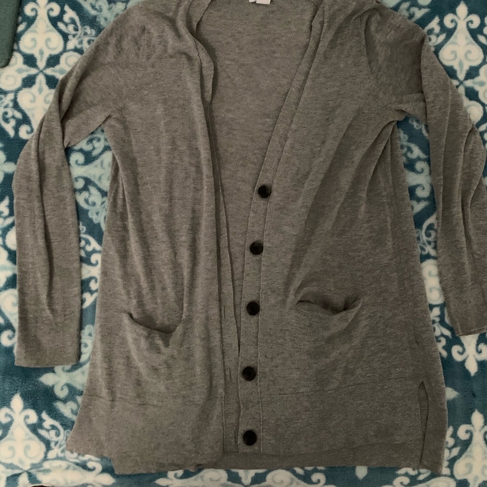 Light long sleeve cardigan